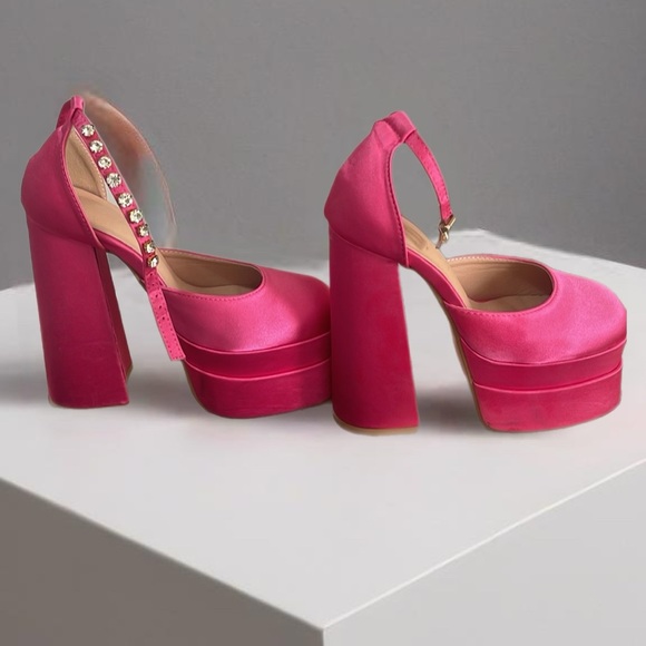 🩷 Pink Shoes! - Picture 1 of 9